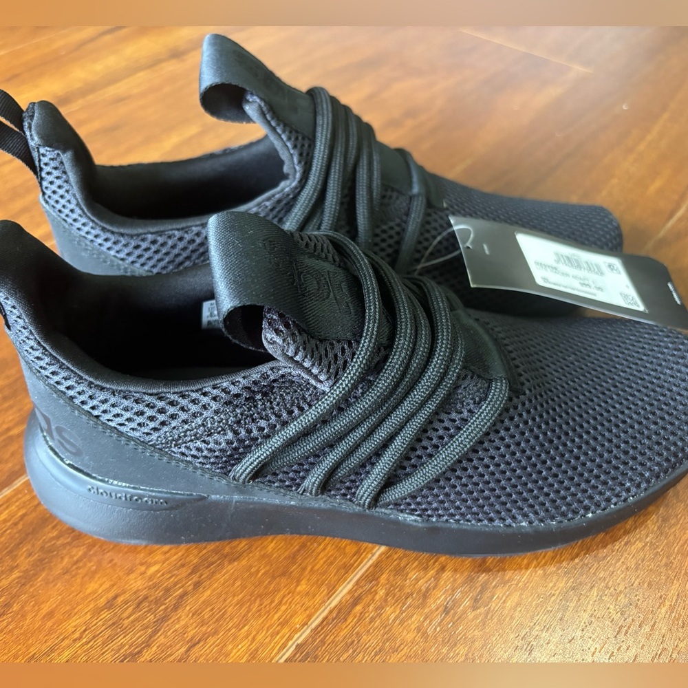 Adidas Lite Racer Adapt 3.0- new in box- size 6 (big boys)